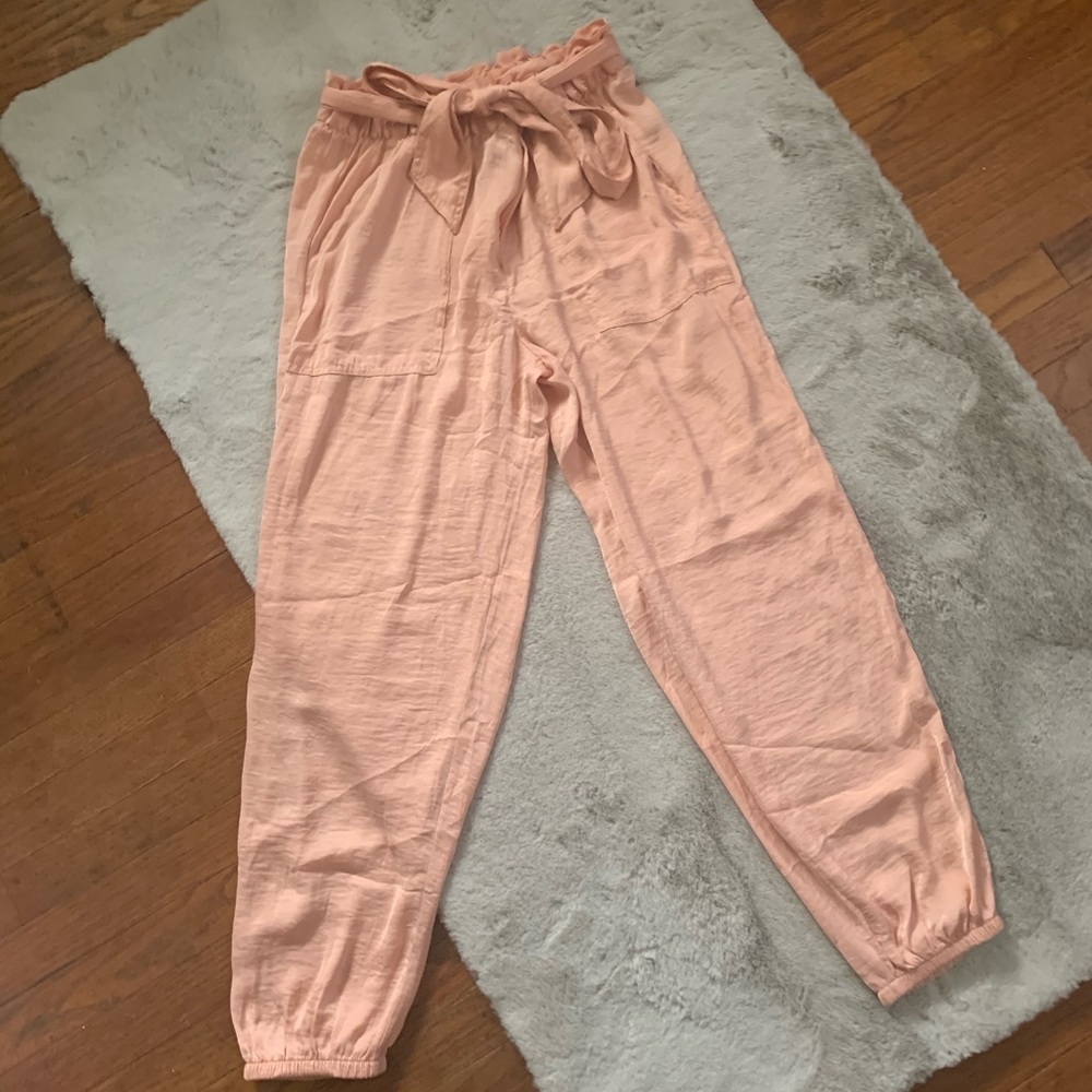 🦅 NWT Aeries peach silky paper bag pants